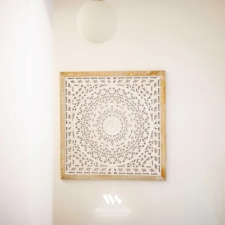 White Sofia - Uno Sguardo Sul Mare * باري