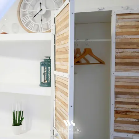 White Sofia - Uno Sguardo Sul Mare Bari