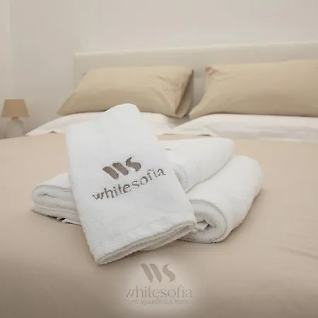 White Sofia - Uno Sguardo Sul Mare